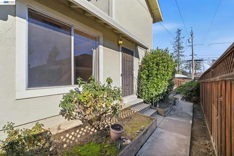 $695,000 | 20139 Anita Avenue, Castro Valley, CA 94546