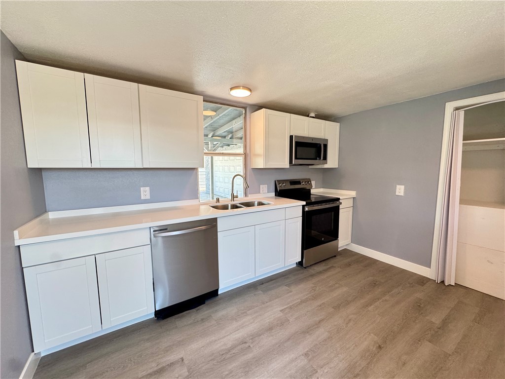 1712 Toro Road Bullhead City, AZ 86442 - Photo 11 of 46 Kitchen