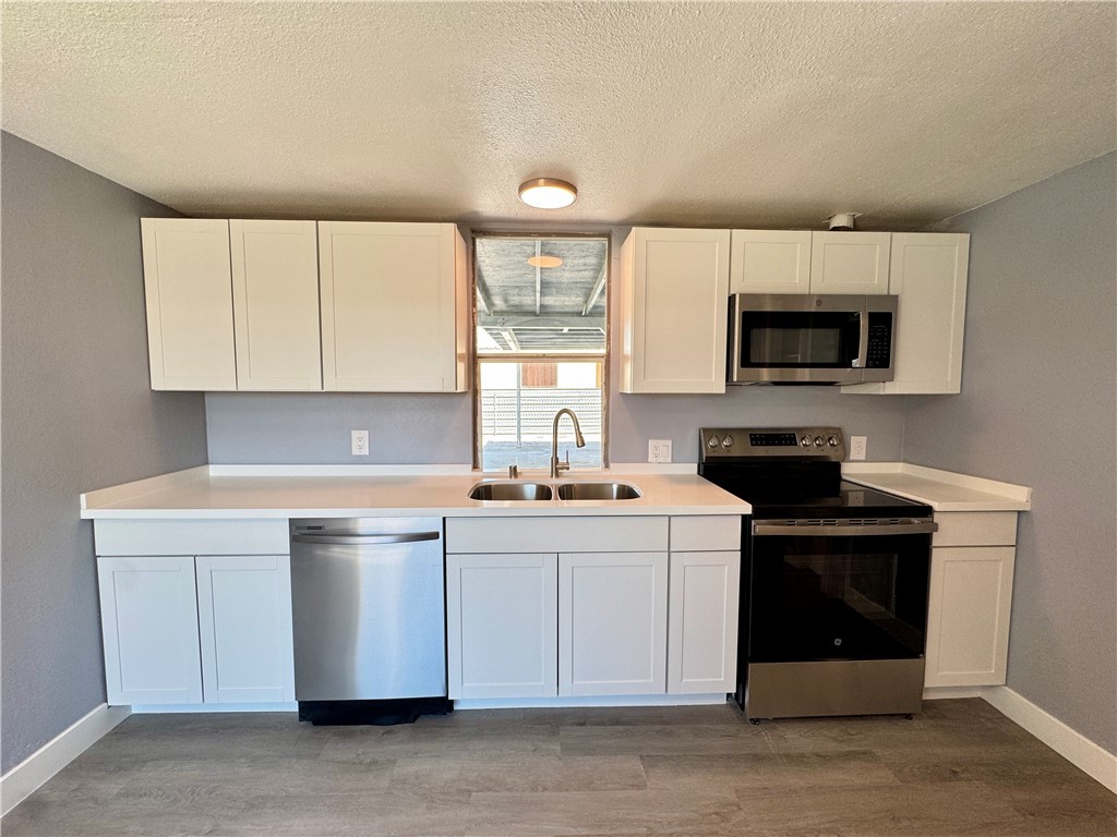 1712 Toro Road Bullhead City, AZ 86442 - Photo 12 of 46 Kitchen