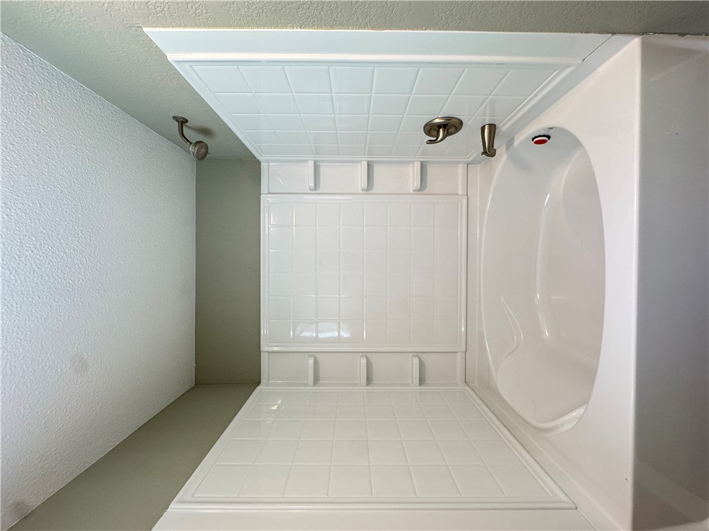 1712 Toro Road Bullhead City, AZ 86442 - Photo 20 of 46 Bathroom