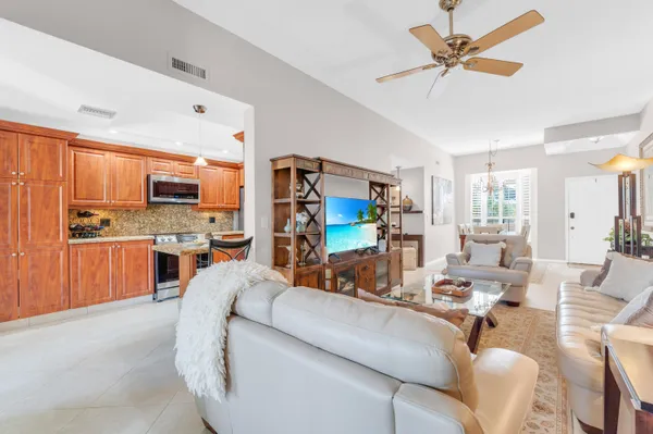 $3,300 | 7460 La Paz Boulevard, Unit 309, Boca Raton, FL 33433
