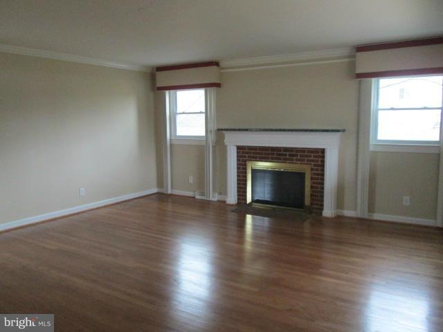 8741 Pohick Road Springfield, VA 22153 - Photo 4 of 30 Spacious Living Room!