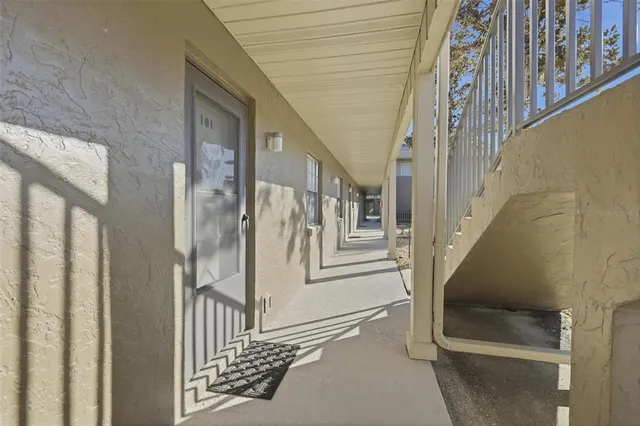 a view of entryway with a front door