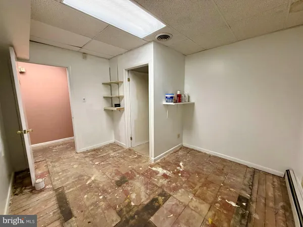 a view of livingroom with furniture