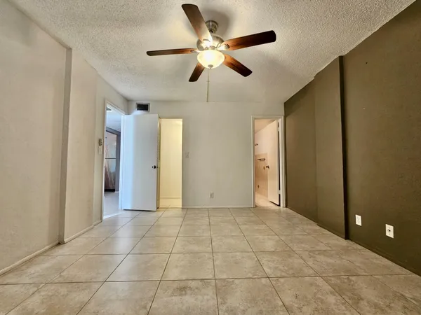 $164,900 | 118 Royal Pk Drive, Unit 2E, Oakland Park, FL 33309