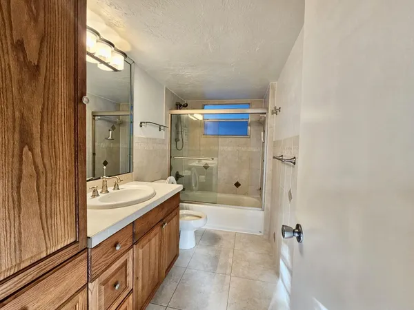 $164,900 | 118 Royal Pk Drive, Unit 2E, Oakland Park, FL 33309