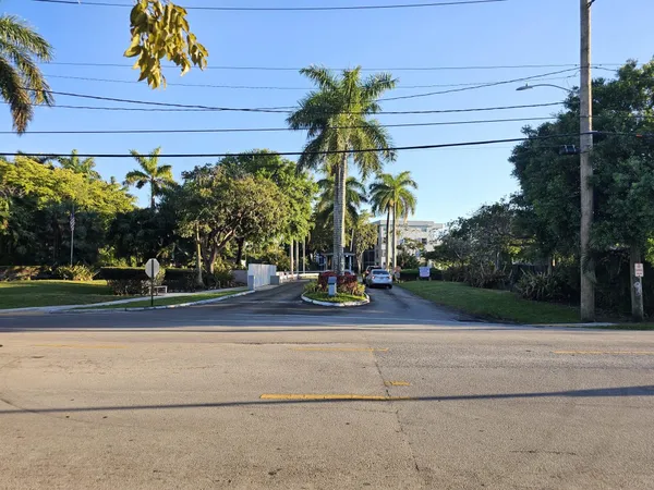 $164,900 | 118 Royal Pk Drive, Unit 2E, Oakland Park, FL 33309
