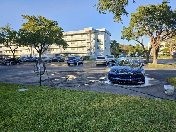 $164,900 | 118 Royal Pk Drive, Unit 2E, Oakland Park, FL 33309