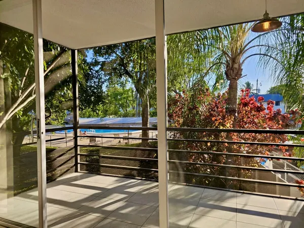 $164,900 | 118 Royal Pk Drive, Unit 2E, Oakland Park, FL 33309