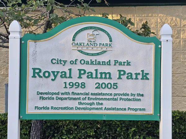 $164,900 | 118 Royal Pk Drive, Unit 2E, Oakland Park, FL 33309