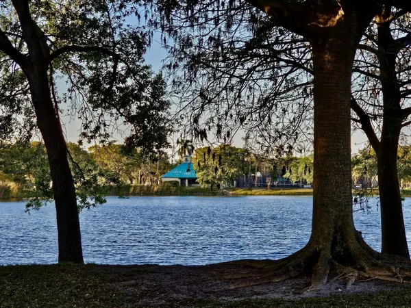 $164,900 | 118 Royal Pk Drive, Unit 2E, Oakland Park, FL 33309