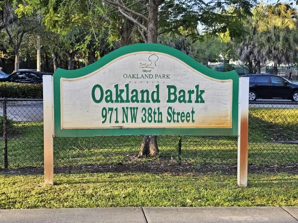 $164,900 | 118 Royal Pk Drive, Unit 2E, Oakland Park, FL 33309