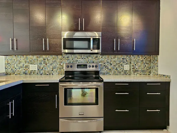 $164,900 | 118 Royal Pk Drive, Unit 2E, Oakland Park, FL 33309