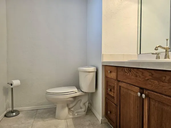 $164,900 | 118 Royal Pk Drive, Unit 2E, Oakland Park, FL 33309
