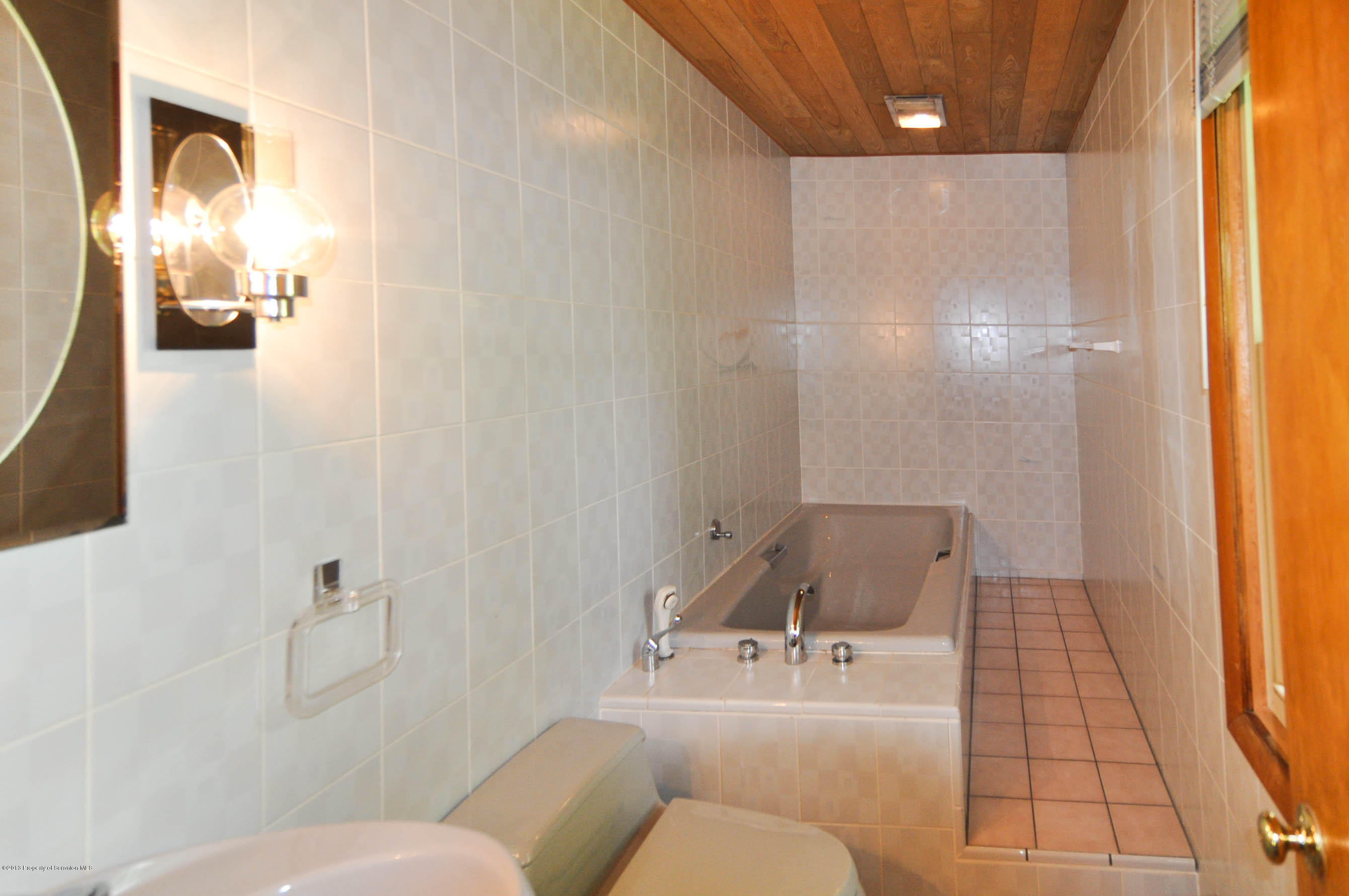 201 T Rt 358 Moscow, PA 18444 - Photo 17 of 44 Gallery Image 17
