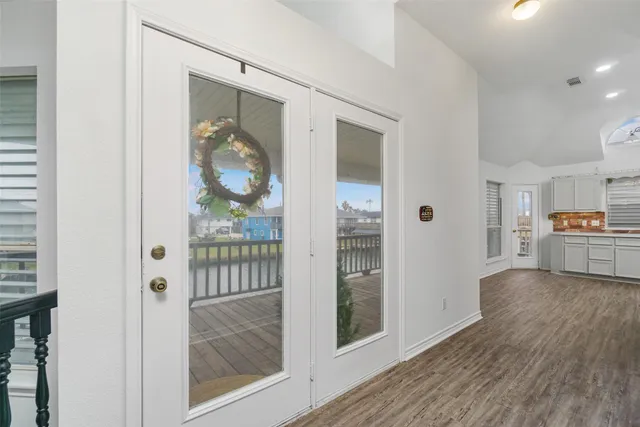 $400,000 | 547 Pompano Street, Bayou Vista, TX 77563