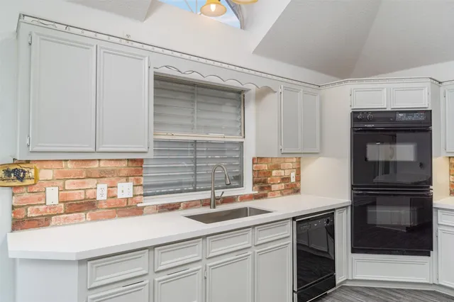 $400,000 | 547 Pompano Street, Bayou Vista, TX 77563