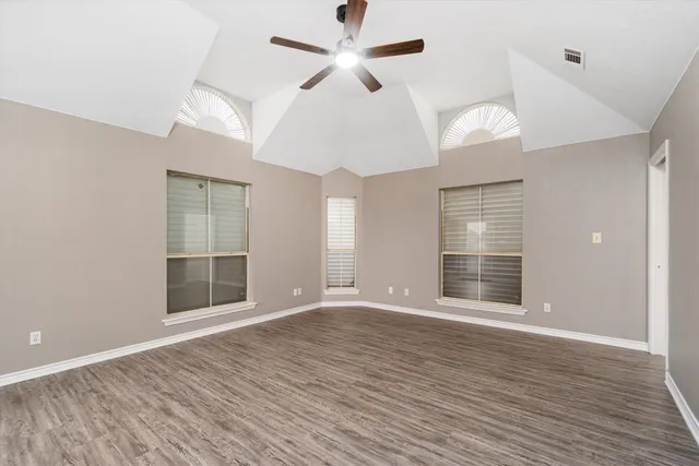 $400,000 | 547 Pompano Street, Bayou Vista, TX 77563