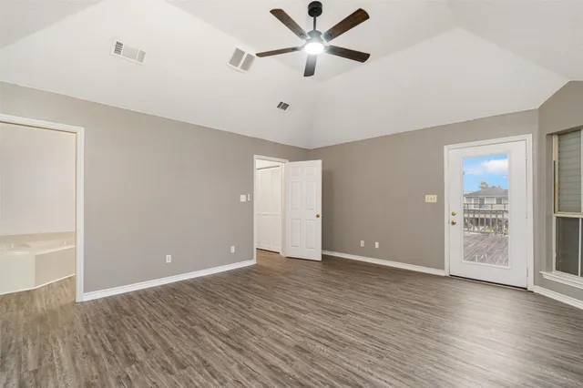 $400,000 | 547 Pompano Street, Bayou Vista, TX 77563