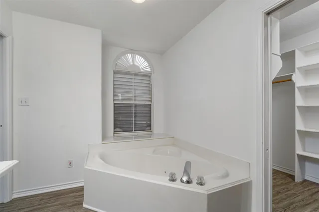 $400,000 | 547 Pompano Street, Bayou Vista, TX 77563