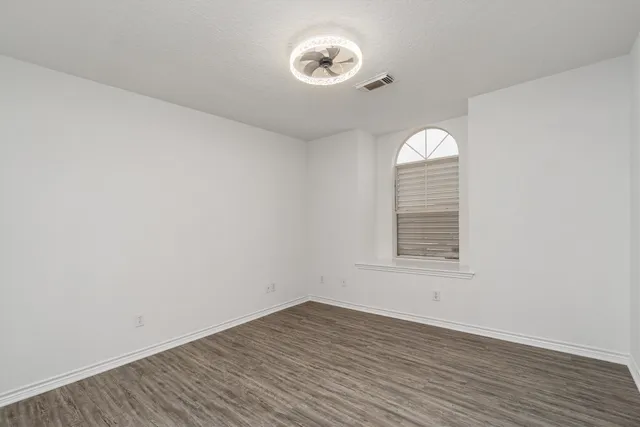 $400,000 | 547 Pompano Street, Bayou Vista, TX 77563