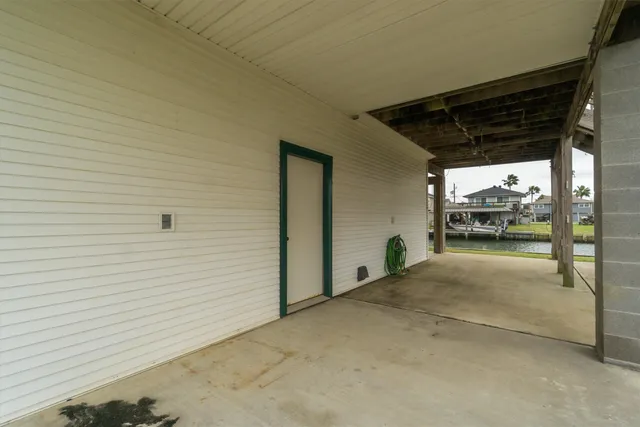 $400,000 | 547 Pompano Street, Bayou Vista, TX 77563