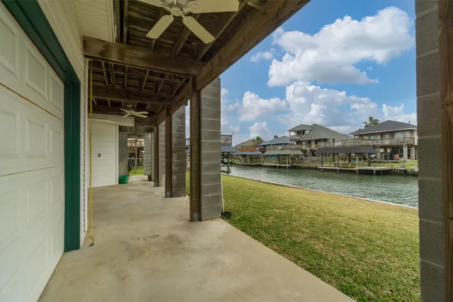 $400,000 | 547 Pompano Street, Bayou Vista, TX 77563