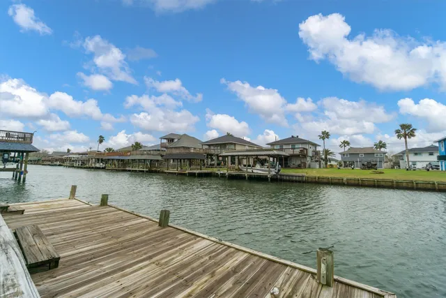 $400,000 | 547 Pompano Street, Bayou Vista, TX 77563