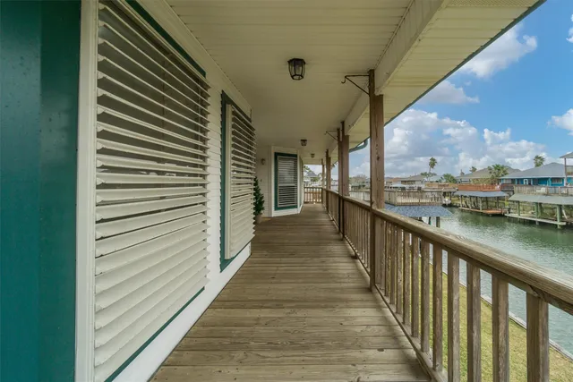 $400,000 | 547 Pompano Street, Bayou Vista, TX 77563