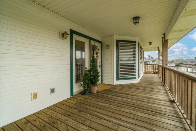 $400,000 | 547 Pompano Street, Bayou Vista, TX 77563