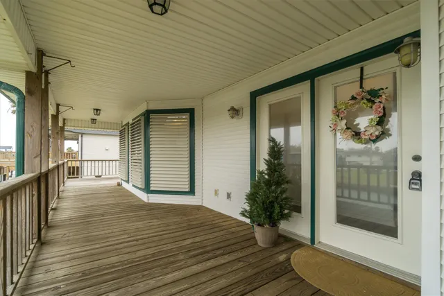 $400,000 | 547 Pompano Street, Bayou Vista, TX 77563