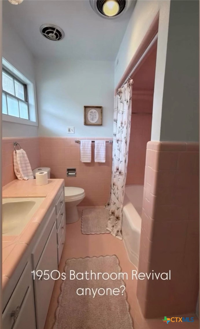 1601 North 15th Street Temple, TX 76501 - Photo 15 of 18 Master Bathroom