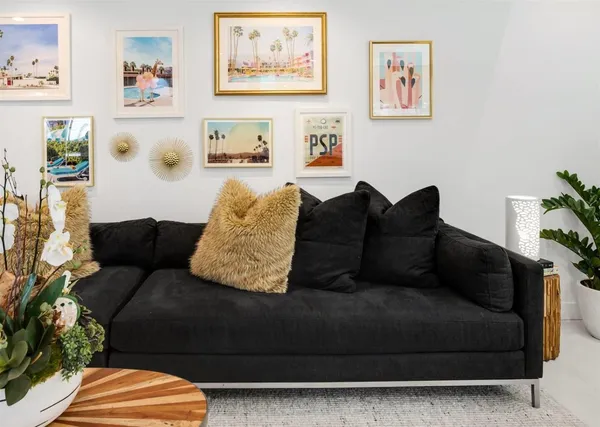 a view of entryway with furniture
