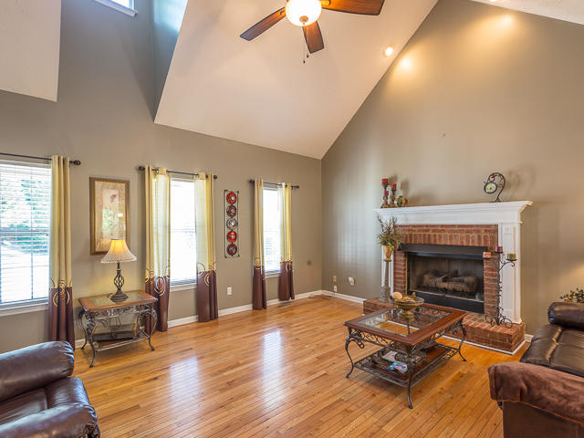191 Harvest Lane Rock Spring, GA 30739 - Photo 7 of 48 Living Room