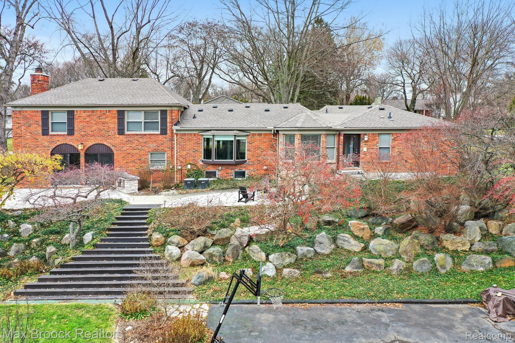 910 Rock Spring Road Bloomfield Hills, MI 48304 - Photo 33 of 43 DJI_0501.jpg