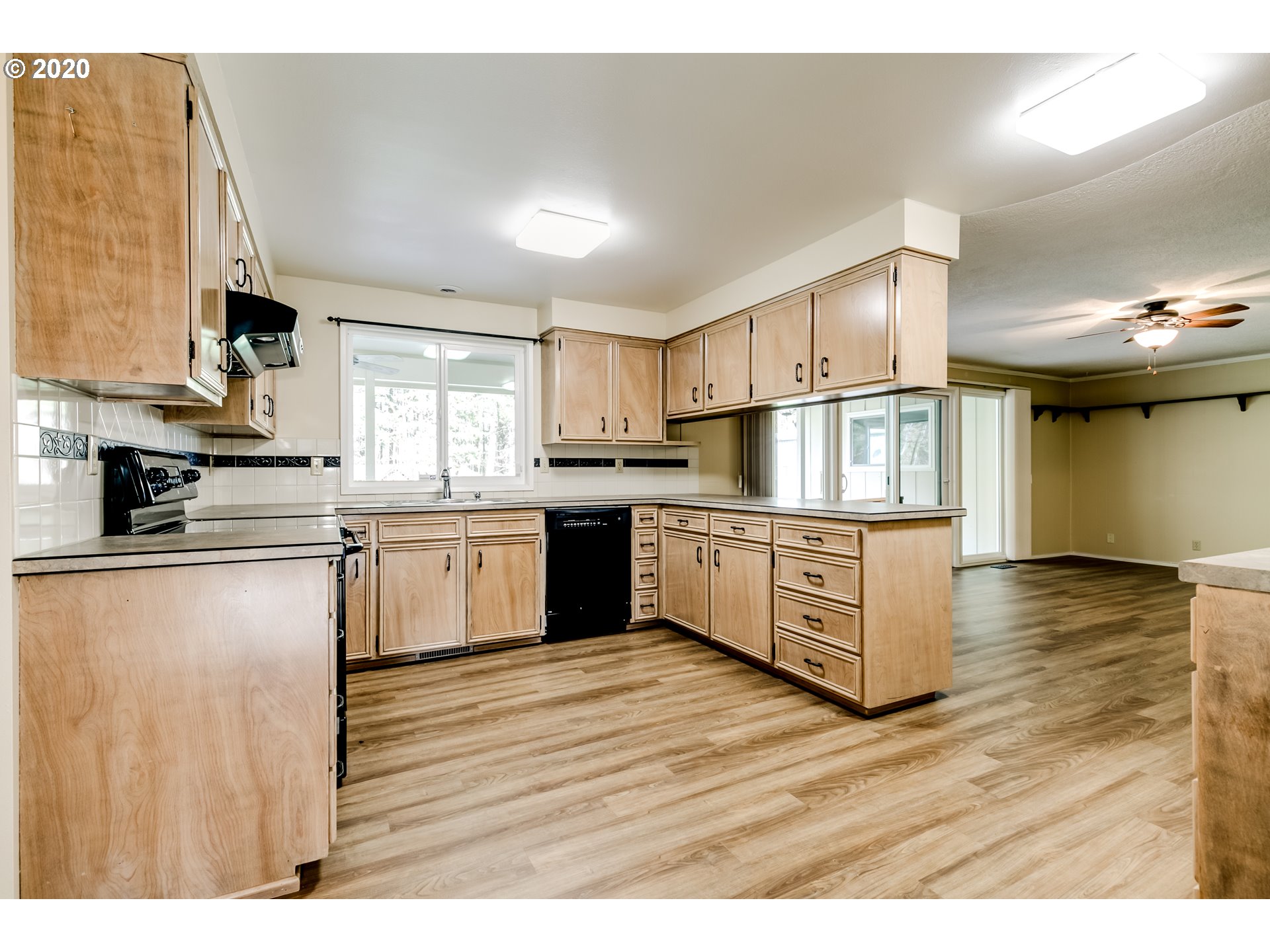 25445 Perkins Road Veneta, OR 97487 - Photo 6 of 32 Gallery Image 6