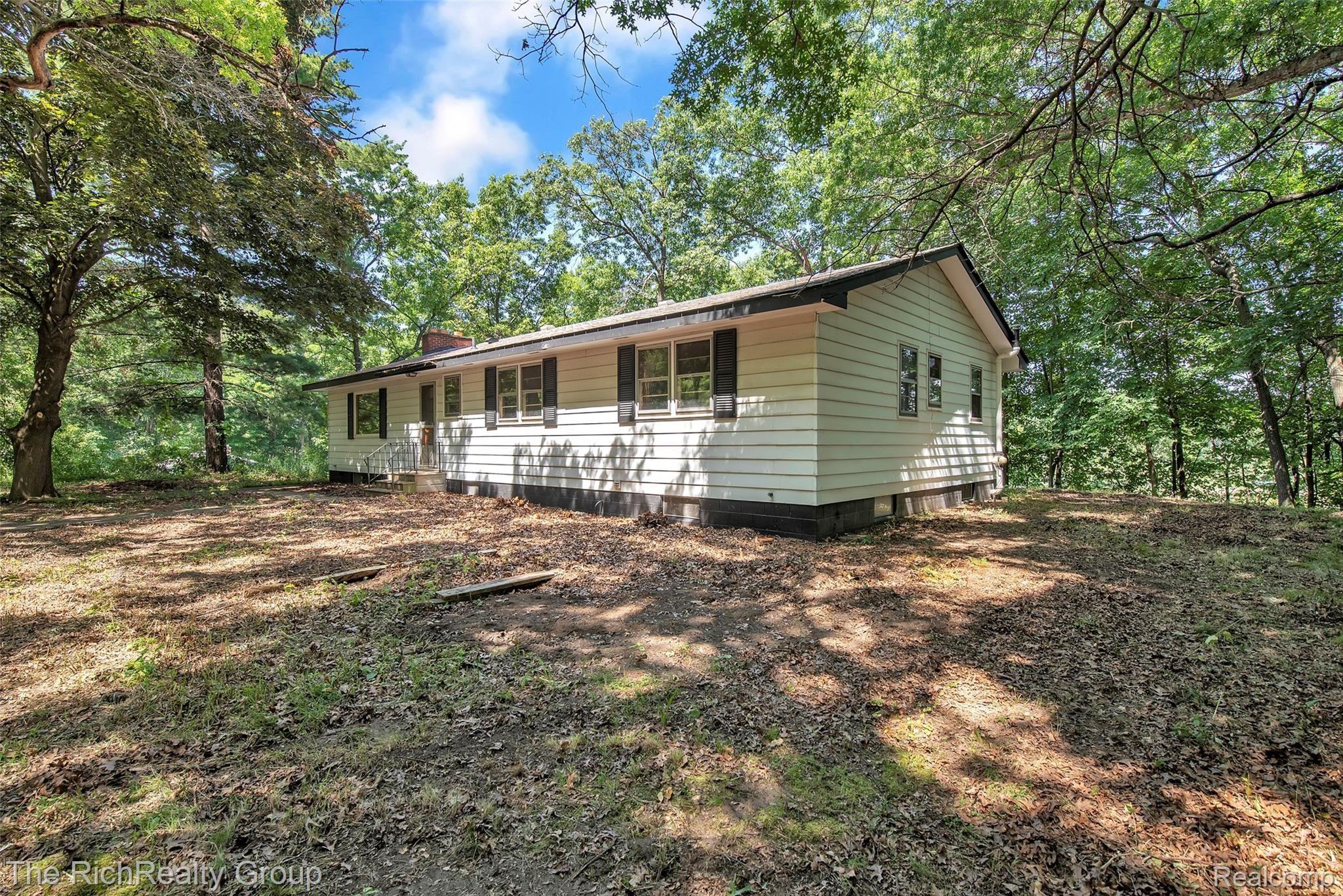 8822 River Valley Road Brighton, MI 48116 - Photo 4 of 44 8822-River-Valley-Rd-Brighton-MI-48116-windowstill-4.jpg