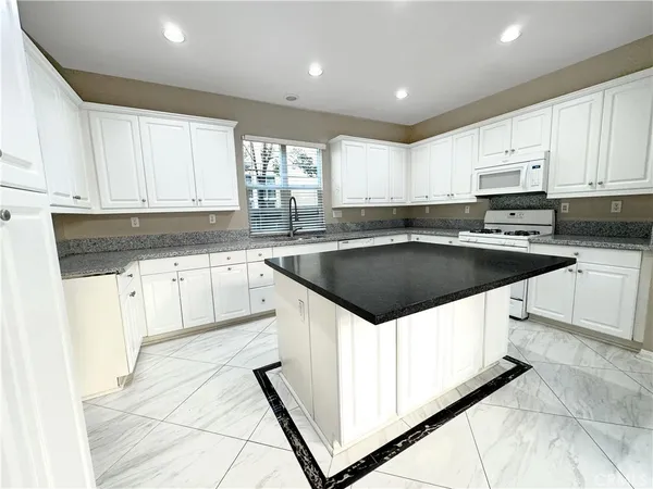 $4,600 | 2365 West Canopy Lane, Anaheim, CA 92801