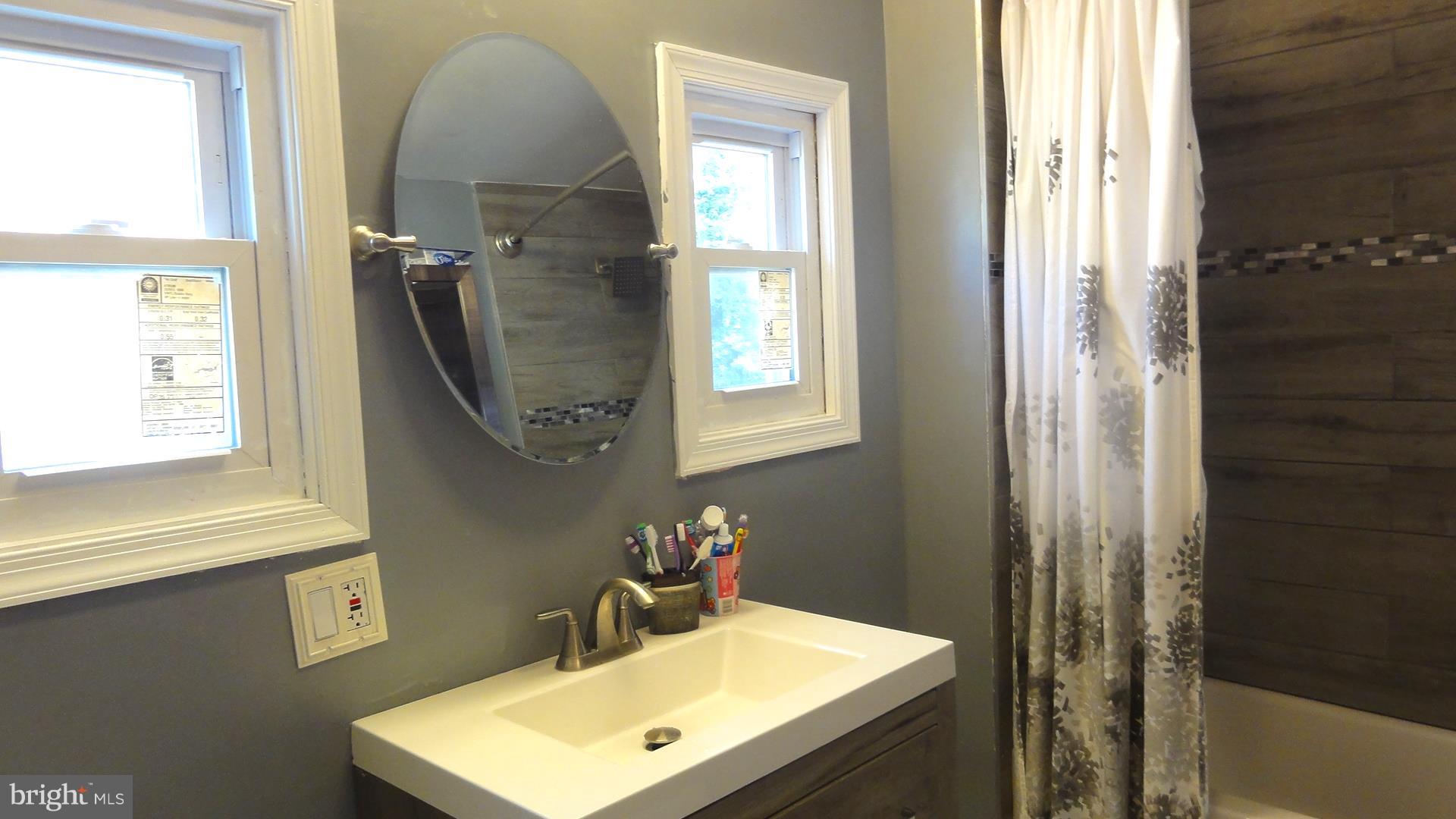 617 Tunbridge Road Baltimore, MD 21212 - Photo 16 of 20 Re-modelled Bathroom - Top Floor