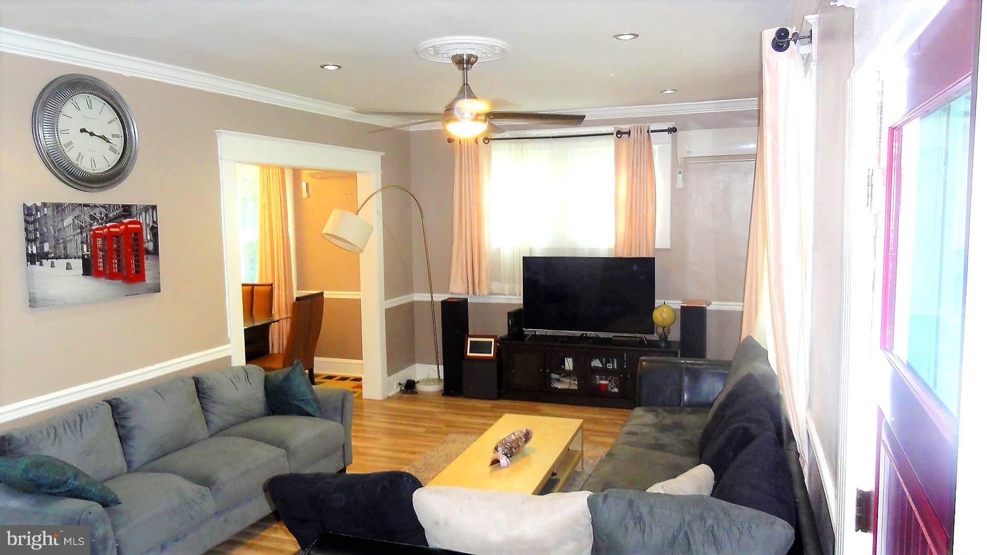 617 Tunbridge Road Baltimore, MD 21212 - Photo 3 of 20 Living Room