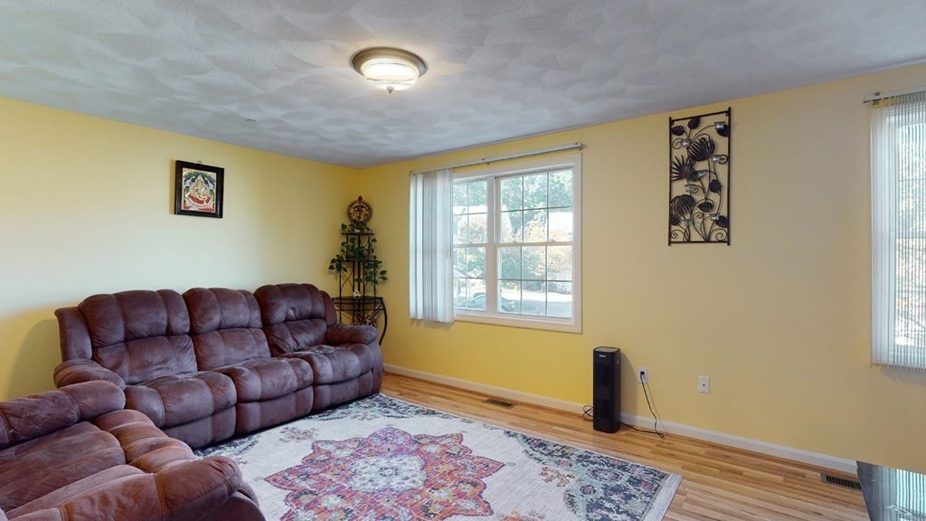 81 Salem Road, Unit 92 Billerica, MA 01821 - Photo 4 of 32 a living room with furniture and a window