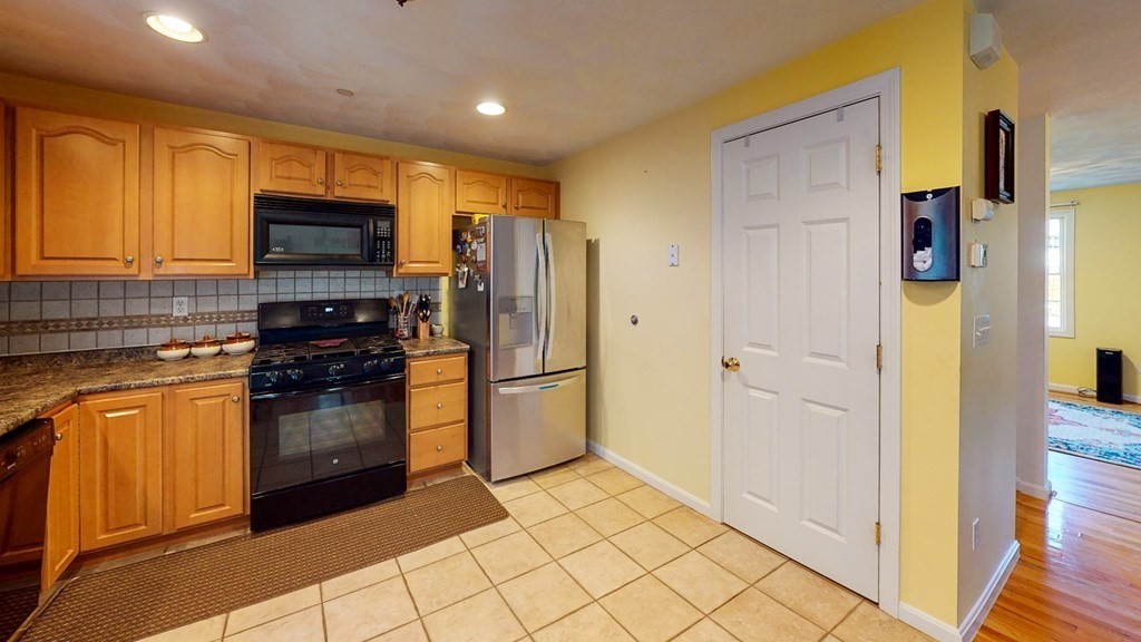 81 Salem Road, Unit 92 Billerica, MA 01821 - Photo 8 of 32 a kitchen with stainless steel appliances granite countertop a refrigerator and a stove top oven