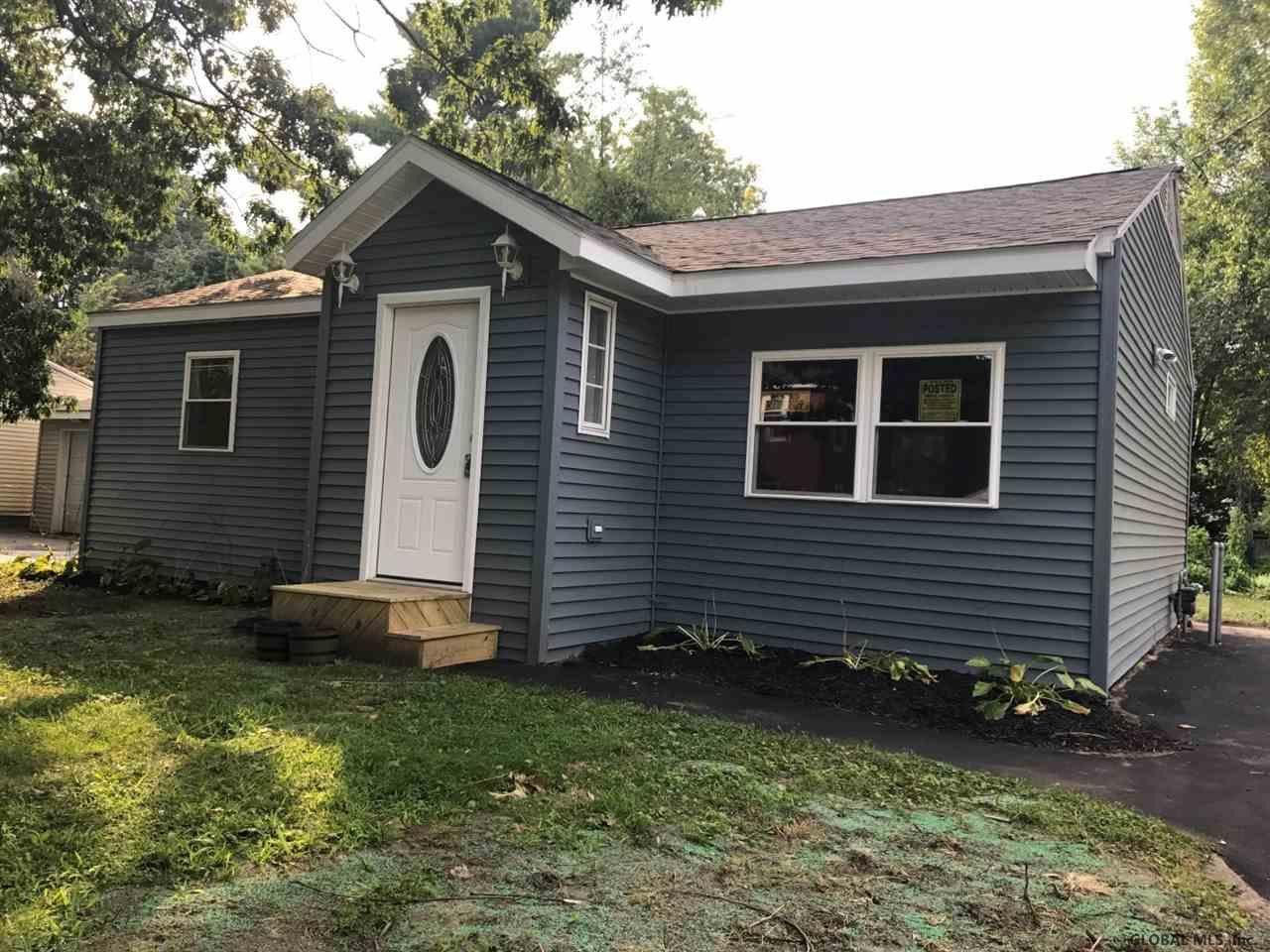 427 Chiswell Road Schenectady, NY 12304 - Photo 4 of 25 Photo 4