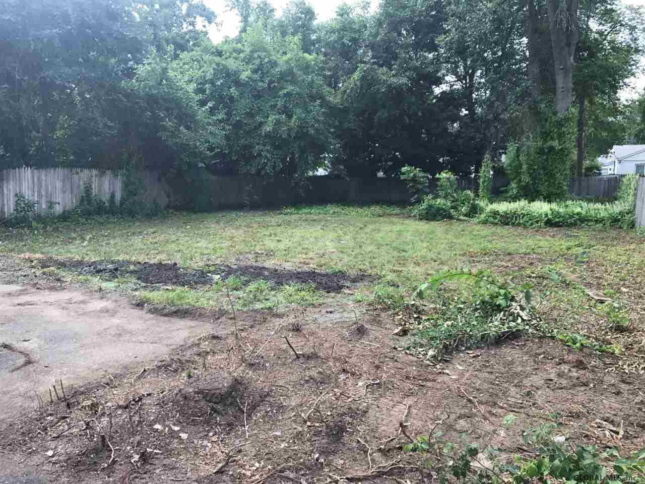 427 Chiswell Road Schenectady, NY 12304 - Photo 5 of 25 Photo 5