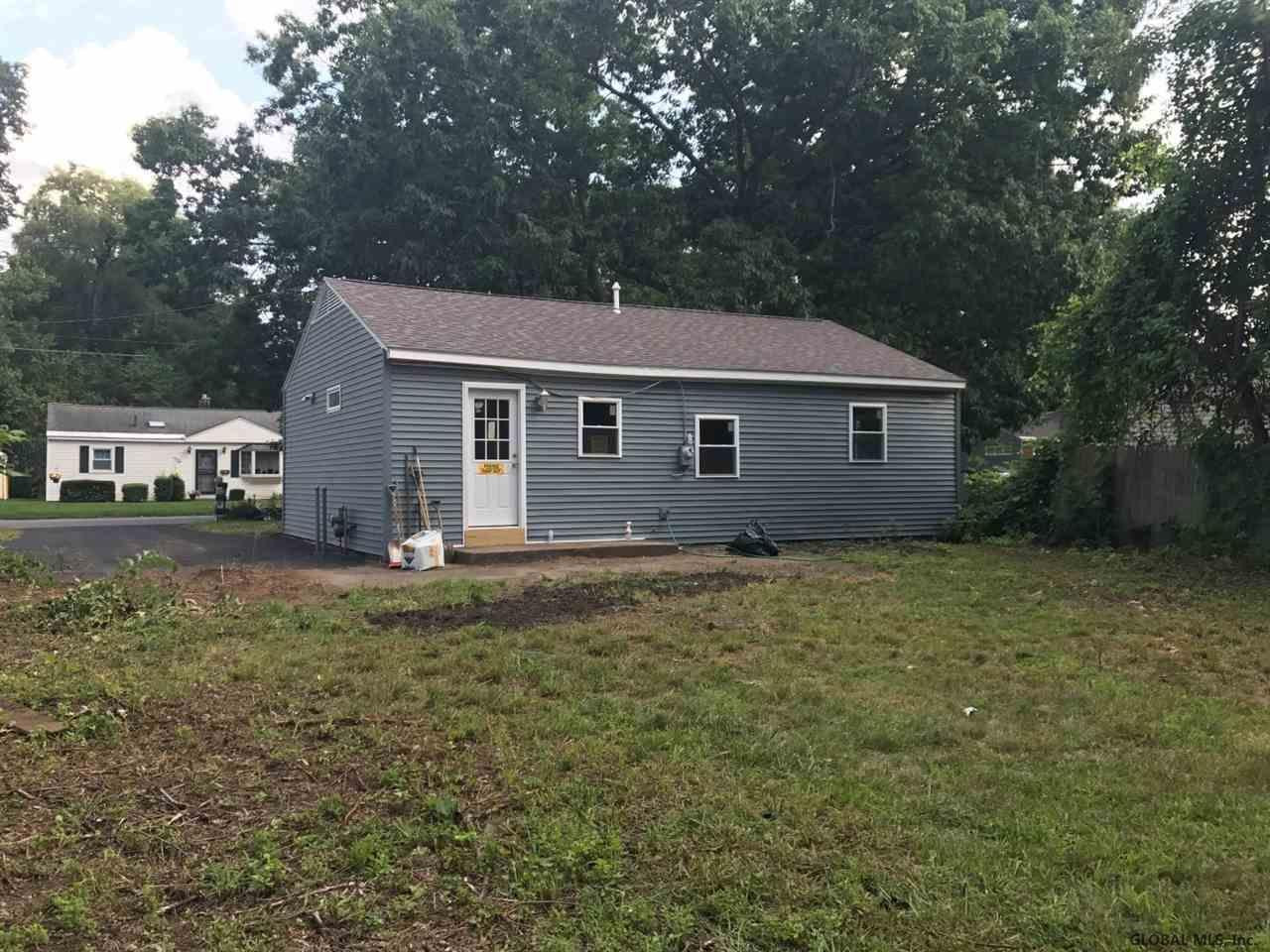 427 Chiswell Road Schenectady, NY 12304 - Photo 6 of 25 Photo 6