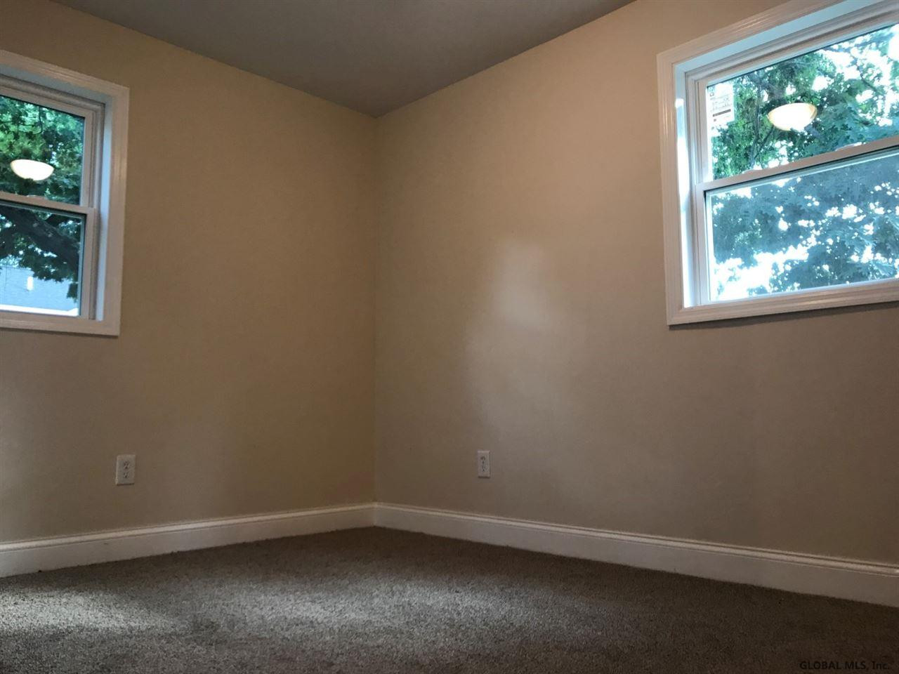 427 Chiswell Road Schenectady, NY 12304 - Photo 9 of 25 Photo 9