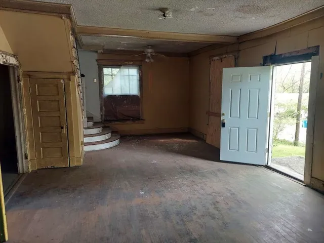 a view of livingroom with furniture and windows