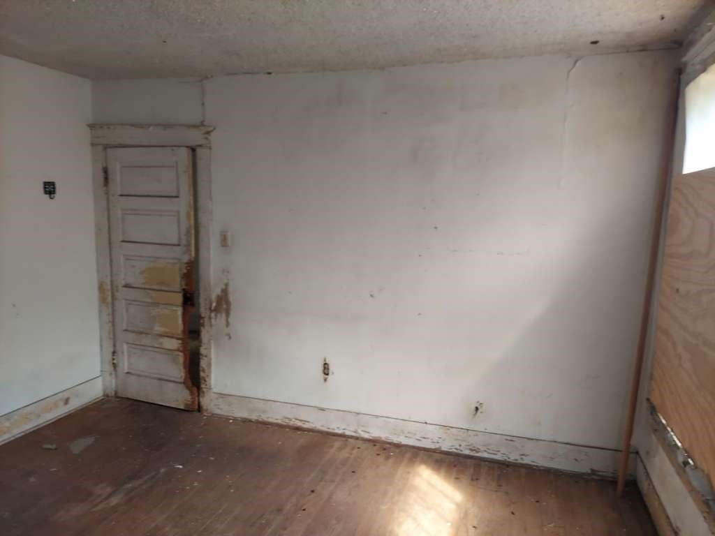 110 Acorn Street Marshall, TX 75670 - Photo 9 of 12 an empty room