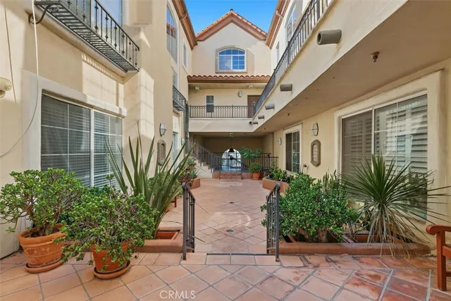 $445,000 | 7120 La Tijera Boulevard, Unit D101, Los Angeles, CA 90045