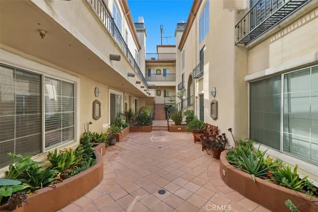 $445,000 | 7120 La Tijera Boulevard, Unit D101, Los Angeles, CA 90045
